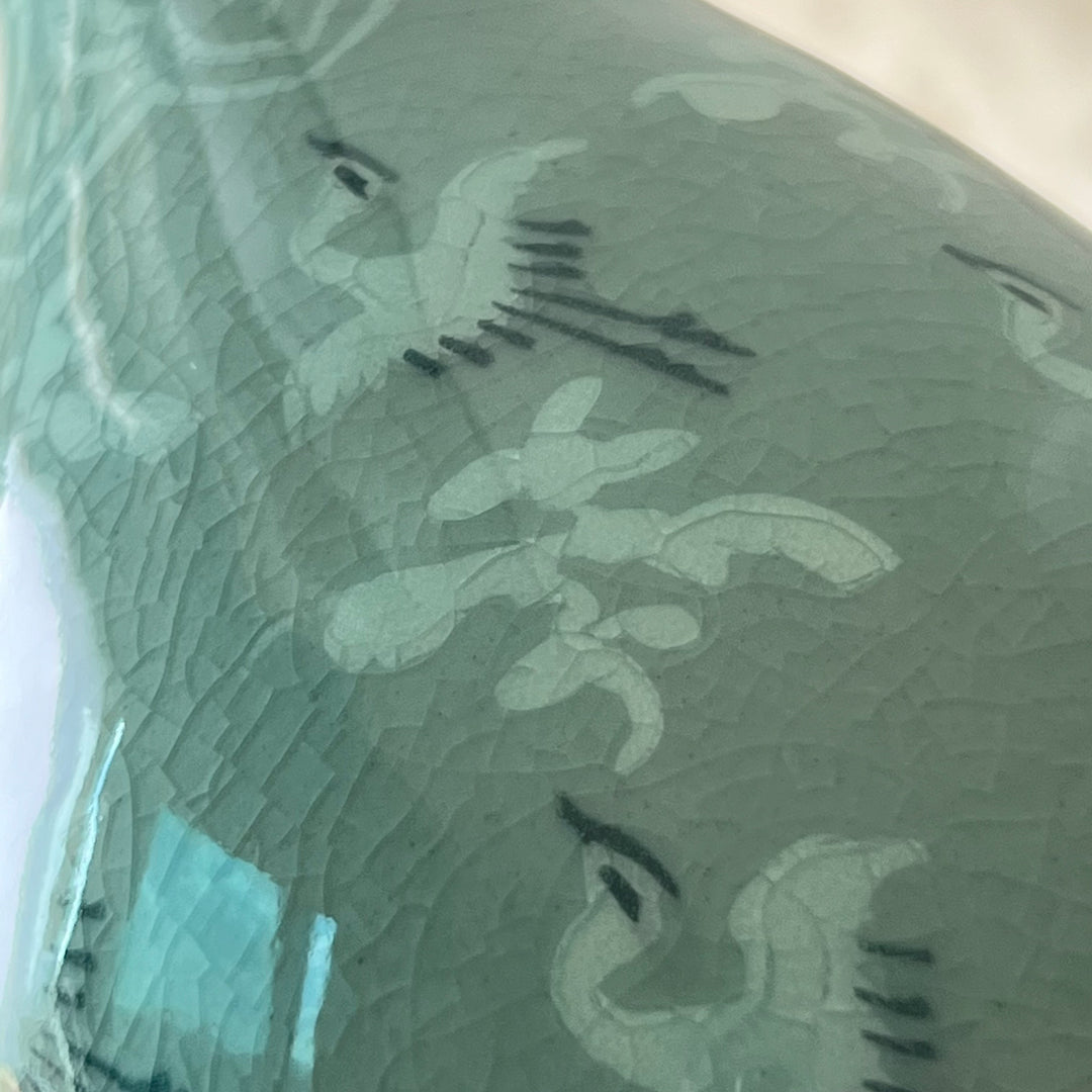 Erstaunliches koreanisches traditionelles Celadon-Vasen-Set mit Kranich- und Wolkenmuster