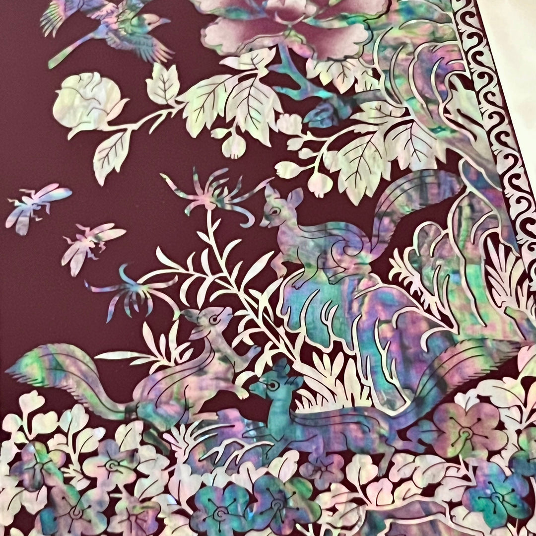 Paravent aus perlmuttfarbenem, weinrotem Holz auf einem Tisch mit Vogel- und Blumenmuster (4 Seiten)