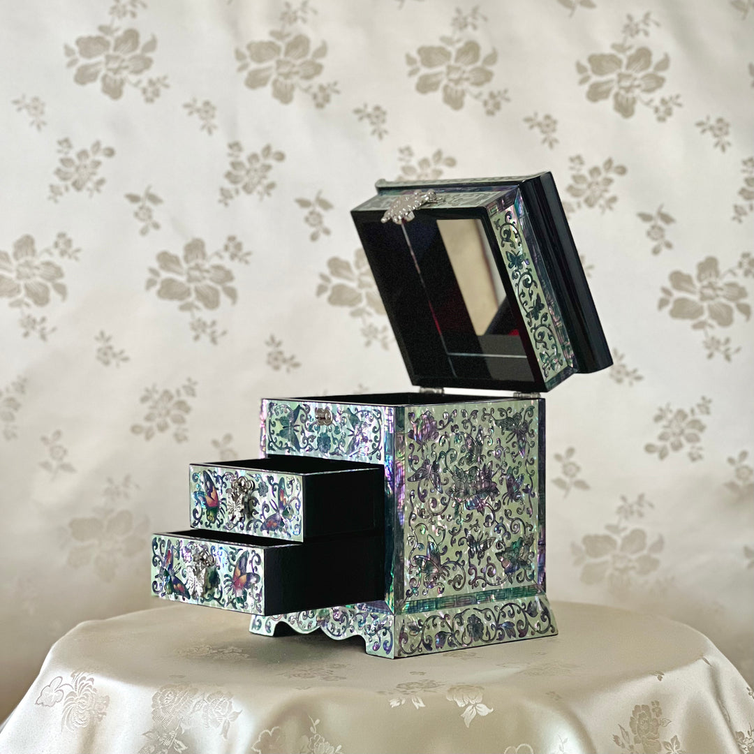 Mother of Pearl Jewelry Box with Pattern of Peony and Butterfly (자개 호접 목단문 선비 보석함)