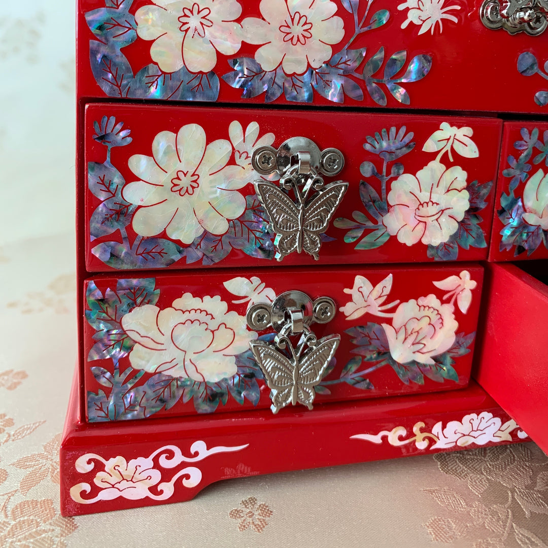 Königliche und seltene rote koreanische traditionelle handgefertigte Perlmutt-Schmuckschatulle mit Schmetterlingen und Blumen